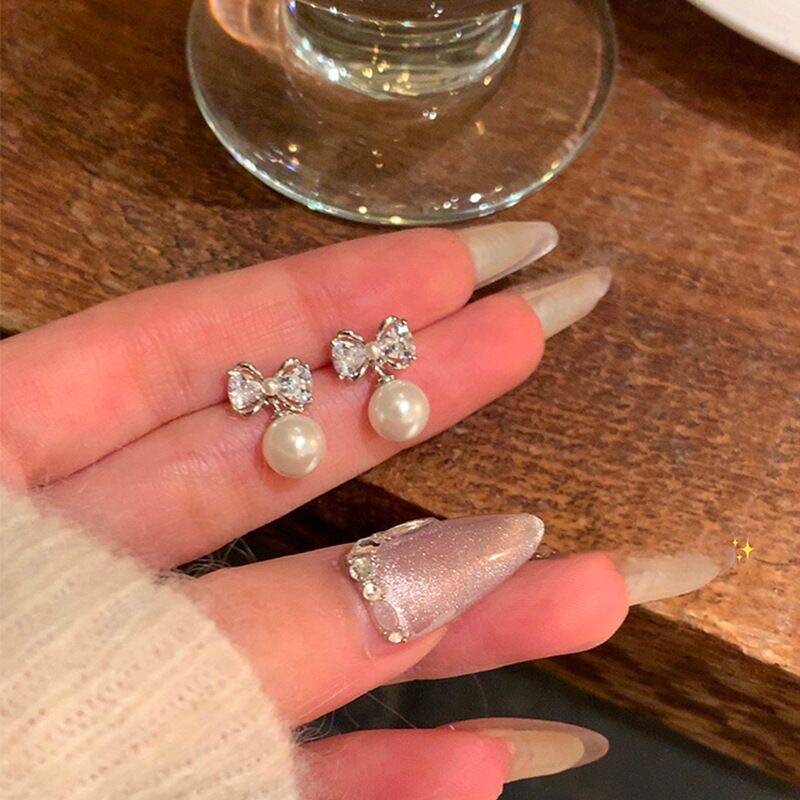 Korean Butterfly Stud Earrings – Silver Needle High-Sense Minimalist Design