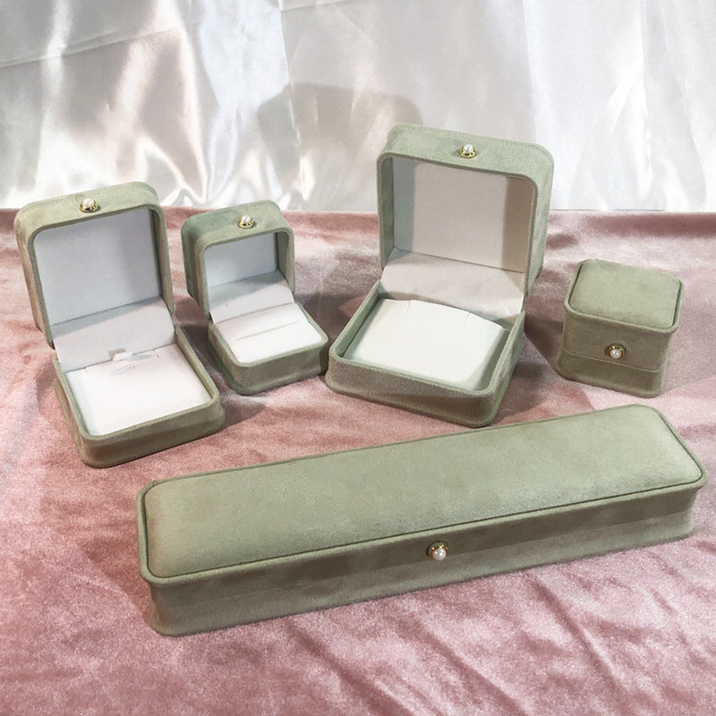 Luxury Velvet Jewelry Box with Pearl Buckle – Gift-Ready Storage for Rings, Earrings & Necklaces