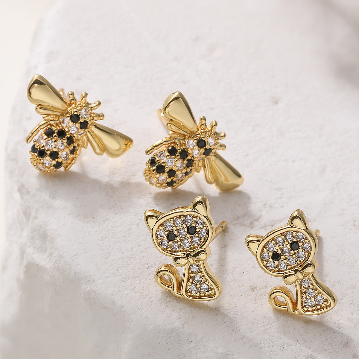 18K Gold-Plated Zircon Cat & Bee Stud Earrings – Cute Luxury Micro-Pavé Design
