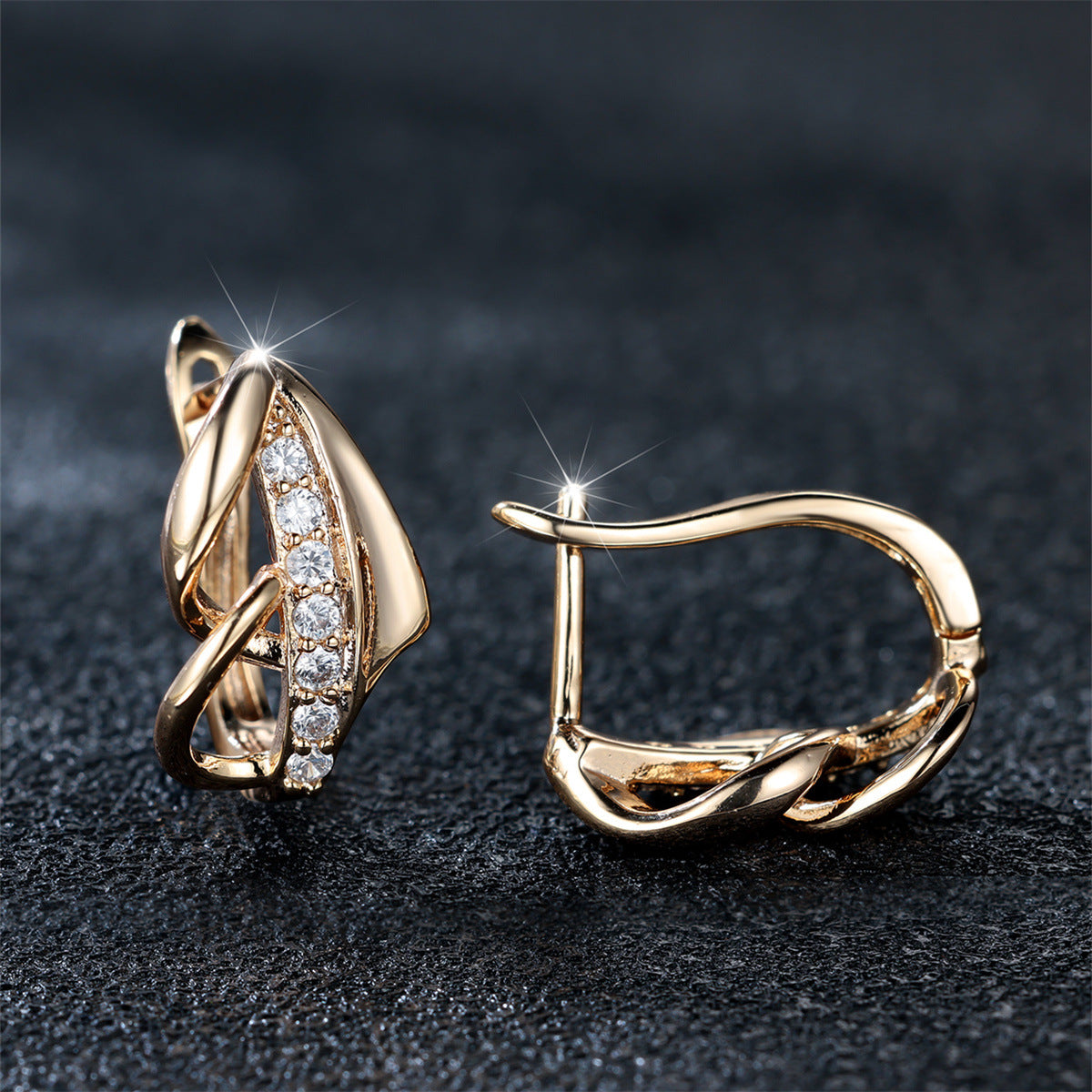 Champagne Gold Diamond Ear Cuff – Minimalist Korean Light Luxury Clip Earrings