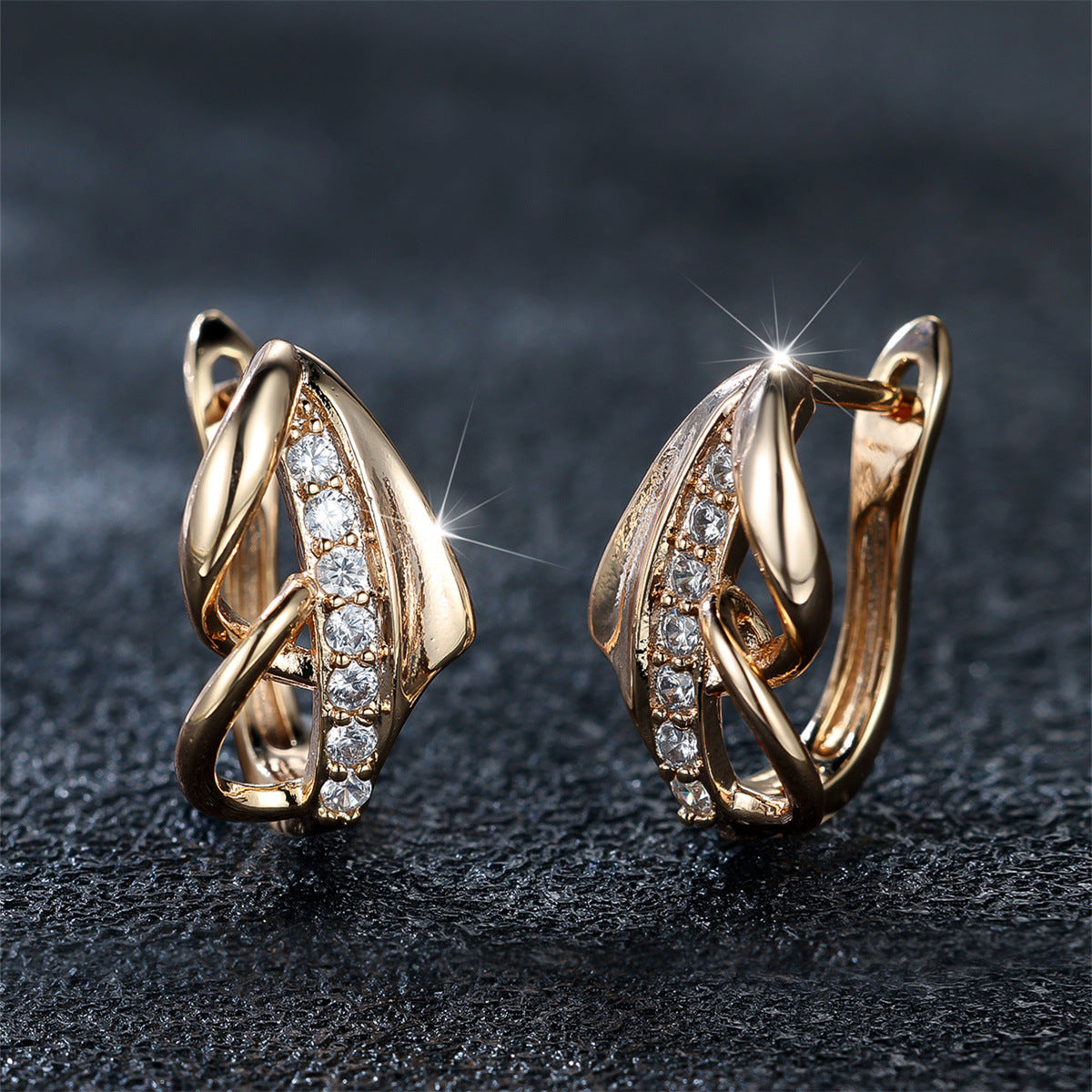 Champagne Gold Diamond Ear Cuff – Minimalist Korean Light Luxury Clip Earrings