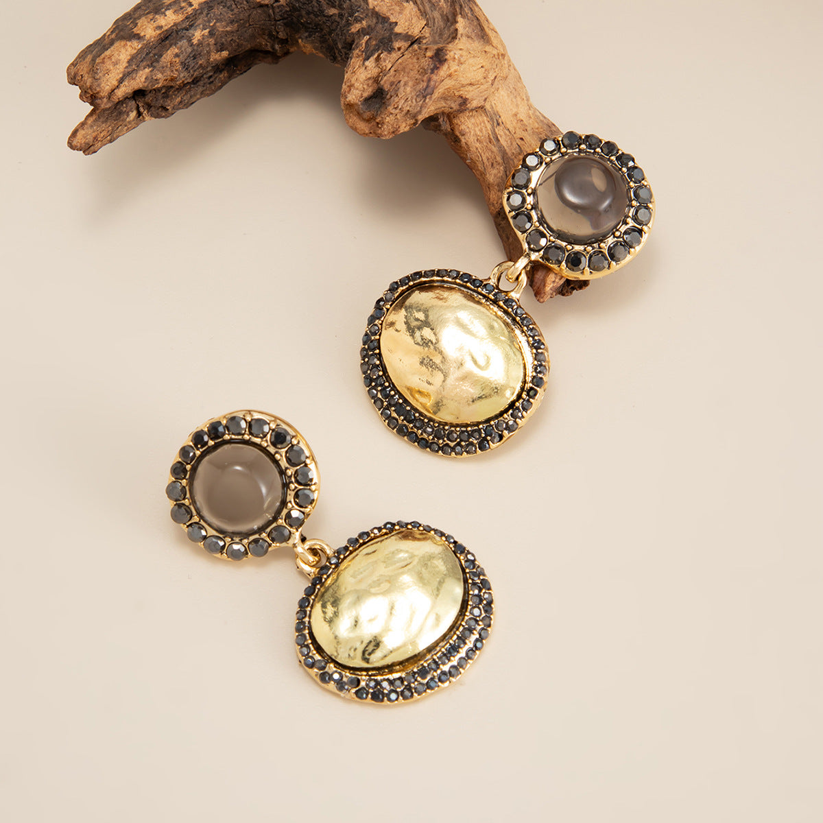 French Vintage Floral Tassel Earrings – Hollow Geometric Diamond-Encrusted Statement Design