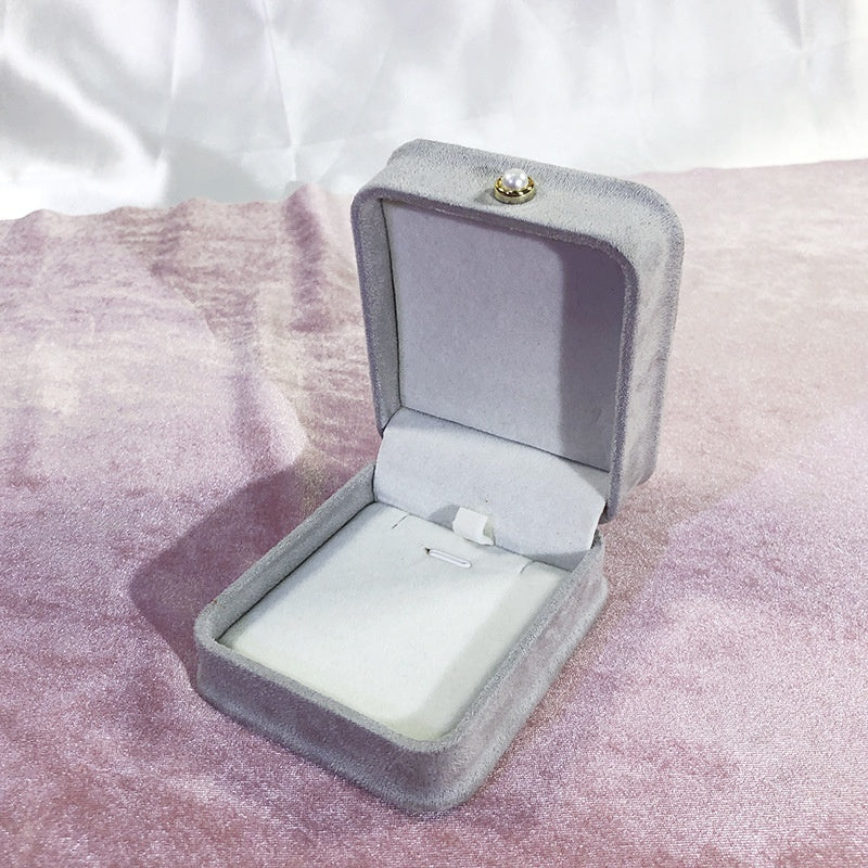 Luxury Velvet Jewelry Box with Pearl Buckle – Gift-Ready Storage for Rings, Earrings & Necklaces
