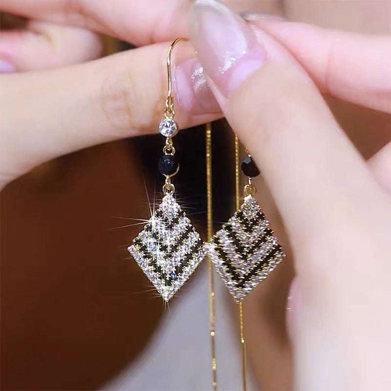 Black & White Diamond Rhombus Earrings – Full Crystal Light Luxury Statement Pair
