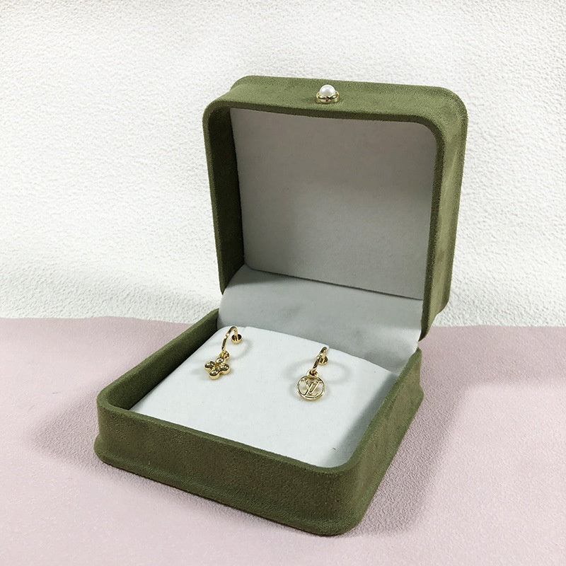 Luxury Velvet Jewelry Box with Pearl Buckle – Gift-Ready Storage for Rings, Earrings & Necklaces