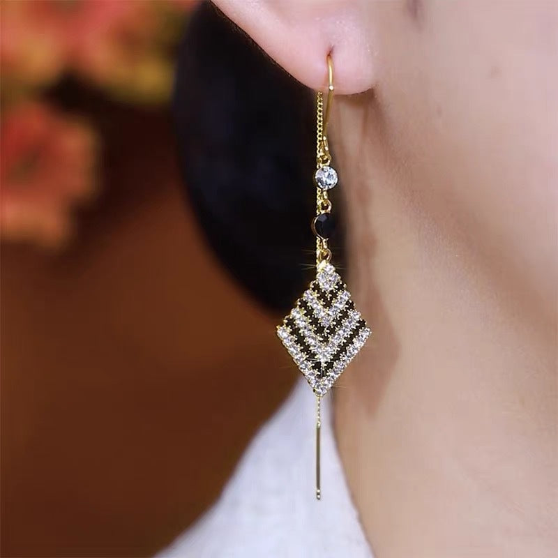 Black & White Diamond Rhombus Earrings – Full Crystal Light Luxury Statement Pair