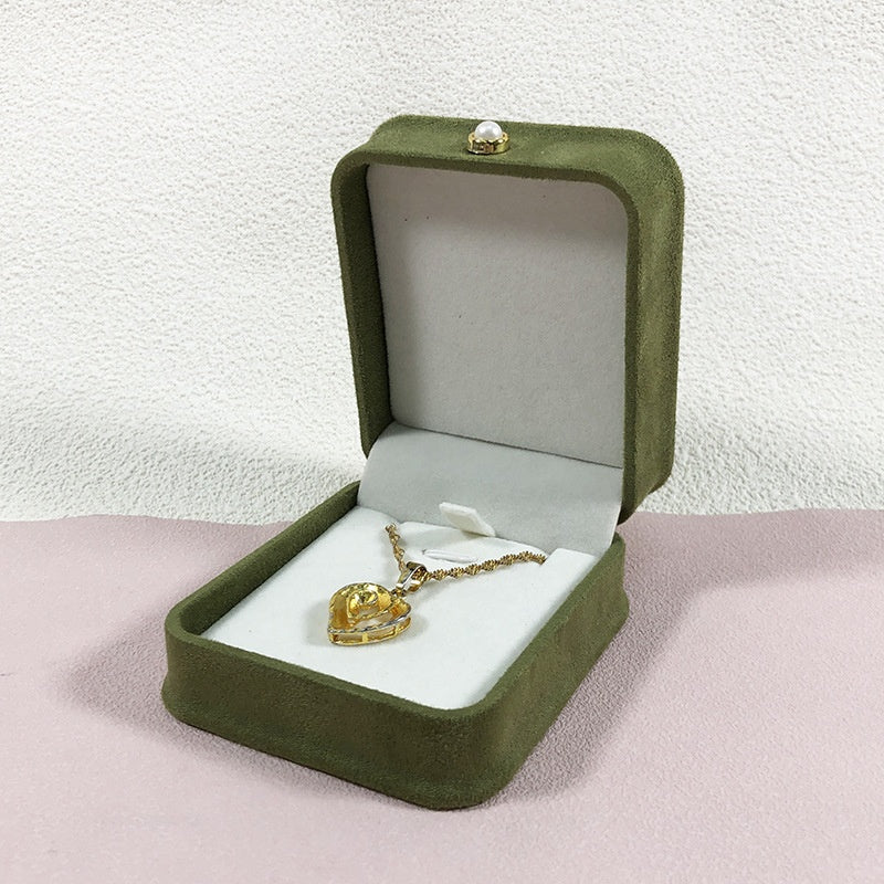 Luxury Velvet Jewelry Box with Pearl Buckle – Gift-Ready Storage for Rings, Earrings & Necklaces
