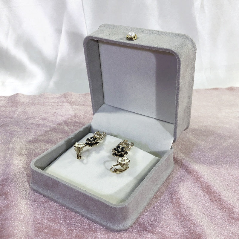 Luxury Velvet Jewelry Box with Pearl Buckle – Gift-Ready Storage for Rings, Earrings & Necklaces